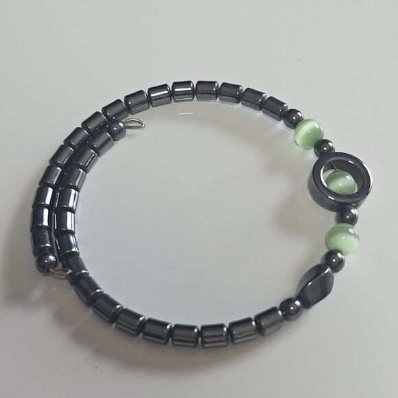 **Last Chance!! Final Sale** Silver Tone And Green Cats Eye Beaded Wrap Bracelet - Picture 11 of 12